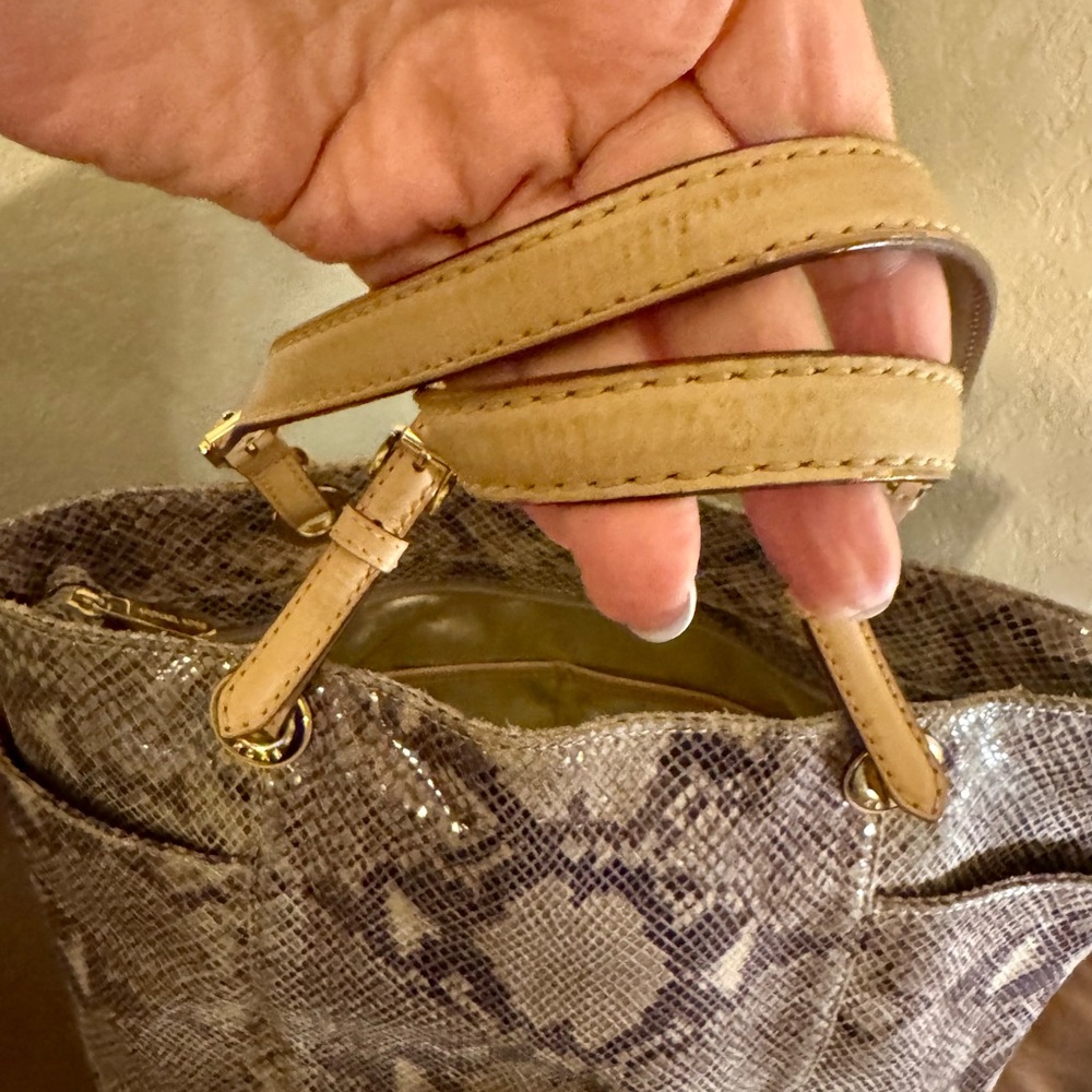 **SALE**Michael Kors Snake Print Tote Bag - Picture 8 of 16